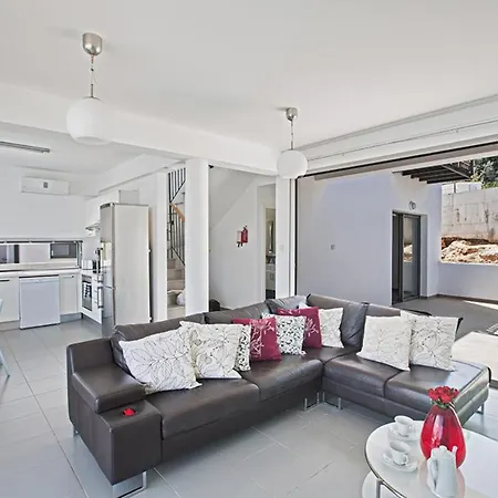 The Complete Guide To Renting Your Exclusive Holiday With Private Pool And Close To The Beach, Latchi 1263 Nikósie